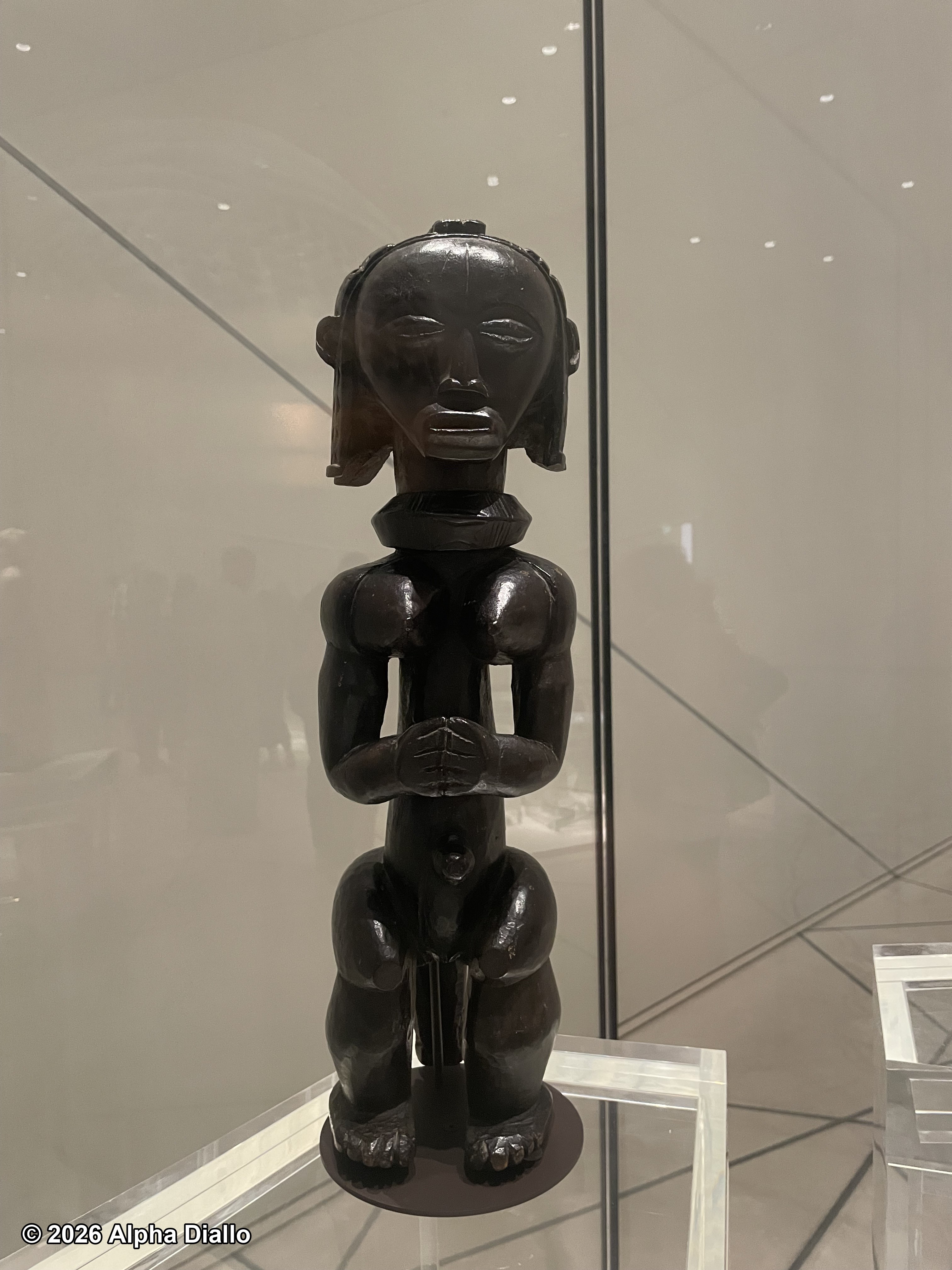 Statue Fang au musée du Louvre d'Abu Dhabi